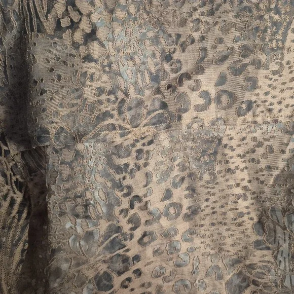 Ruby Rd. Petite women animal textured burnout Layering blouse in size 16P. - Picture 4 of 7